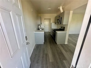 Building Photo - 6324 Franklin Ave