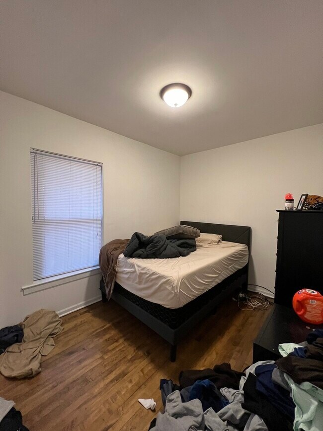 Building Photo - 3722 N Sheffield Ave