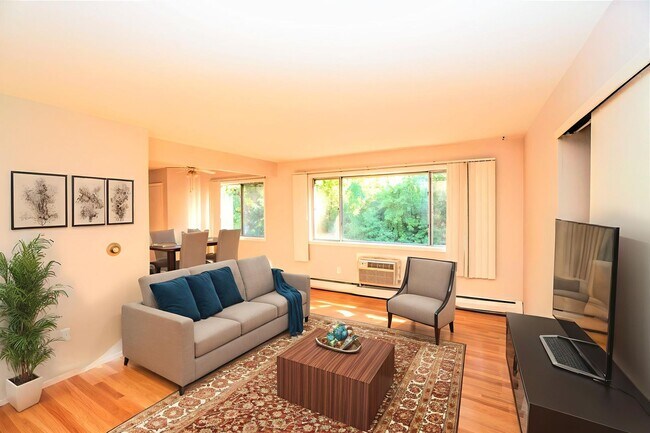 Building Photo - 146 Woodhill Dr