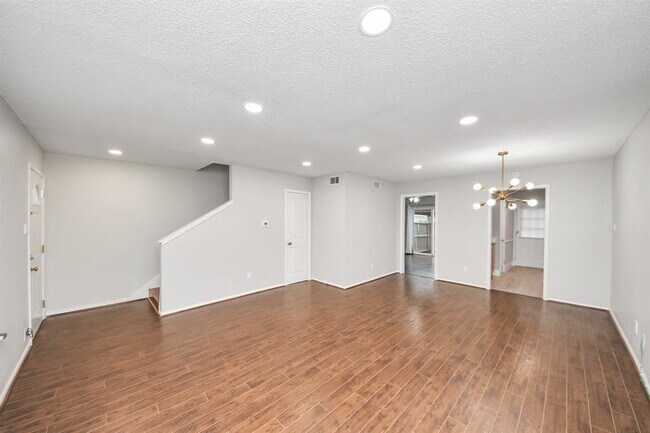 Foto del edificio - 515 Tallowood Rd