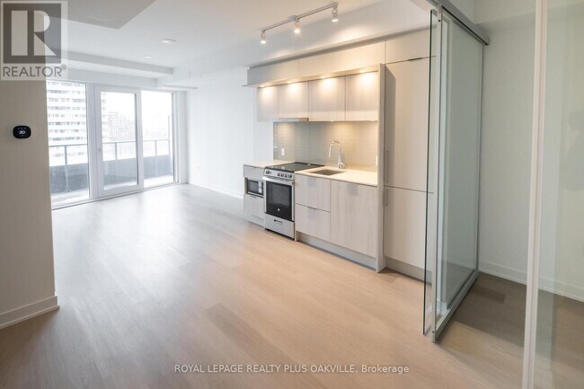 Photo du bâtiment - 448 Burnhamthorpe Rd W