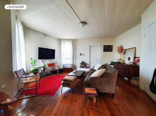 Foto del edificio - 529-529-531 Graham Ave