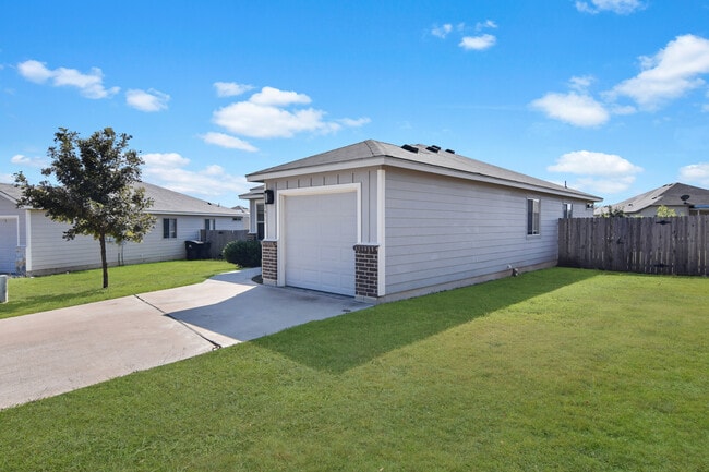 Foto del edificio - 2433 Stoneham Ct