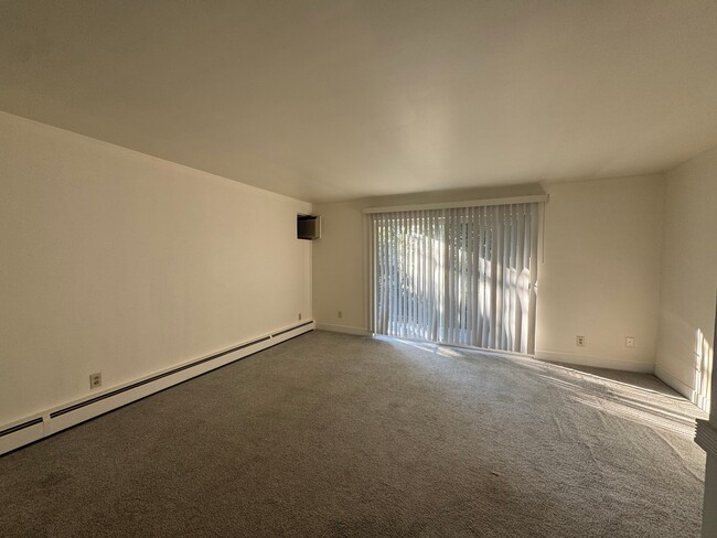 Building Photo - 505 Sandheger Pl