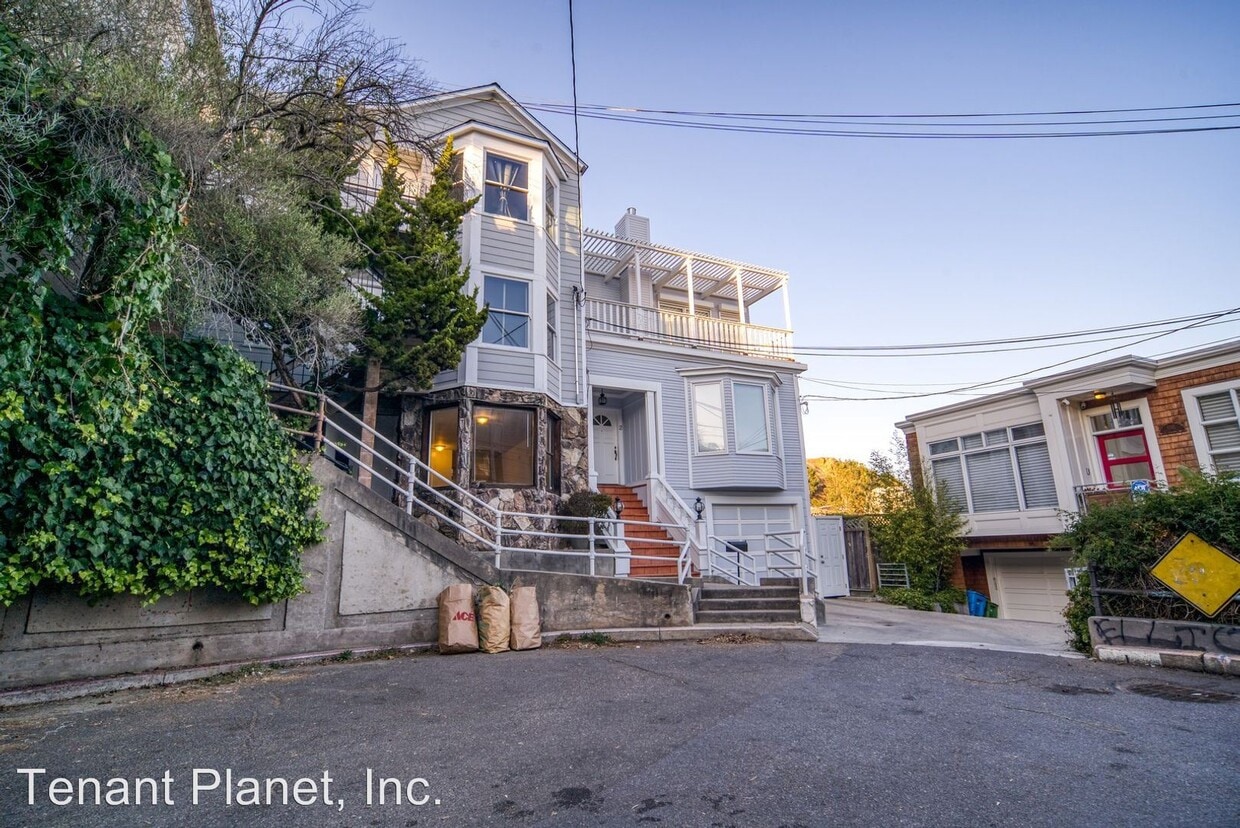 Primary Photo - 1 br, 1 bath House - 4 Saturn Street