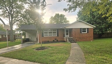 Building Photo - 107 Wayside Dr