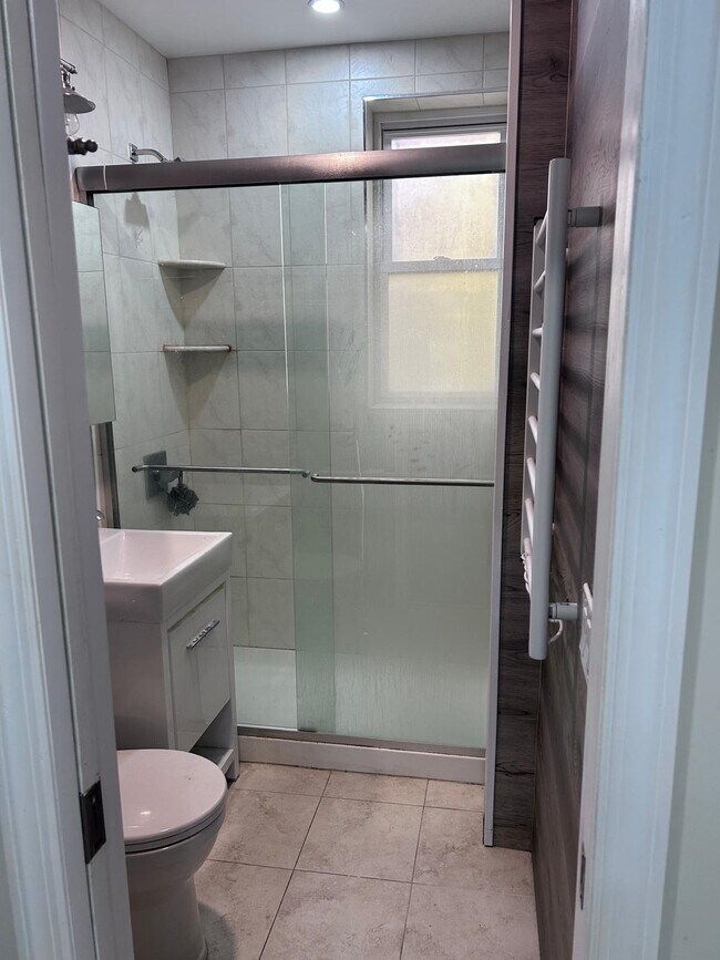 Foto del edificio - 6109 Monroe Pl