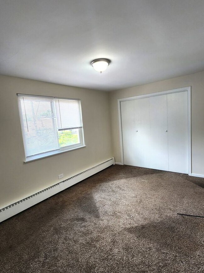 2151 W 119th St Unit 2S, Blue Island, IL 60406 Room for Rent in Blue Island, IL