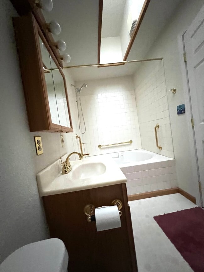 Building Photo - 4237 Strathmore Way