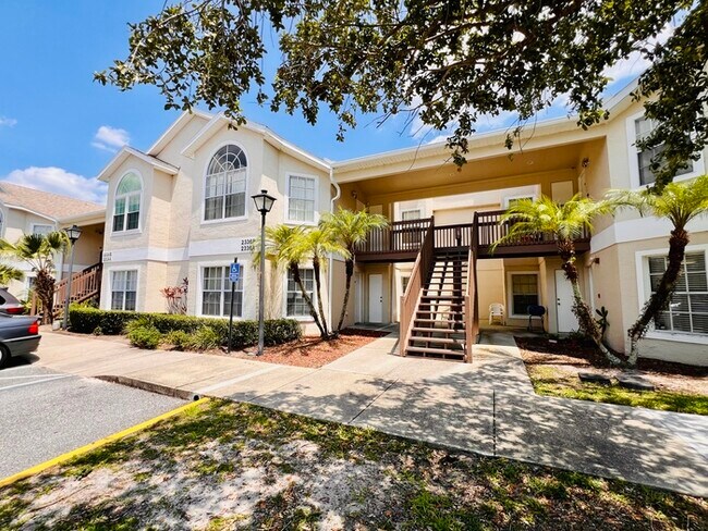 Foto del edificio - Completely Renovated 3 Bed 2 Bath Condo