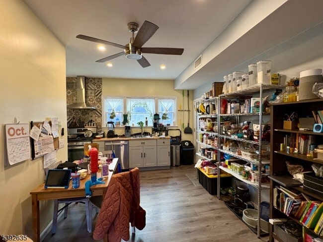 Building Photo - 425 Lafayette St