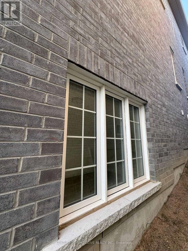 Building Photo - 35 Creedon Cres