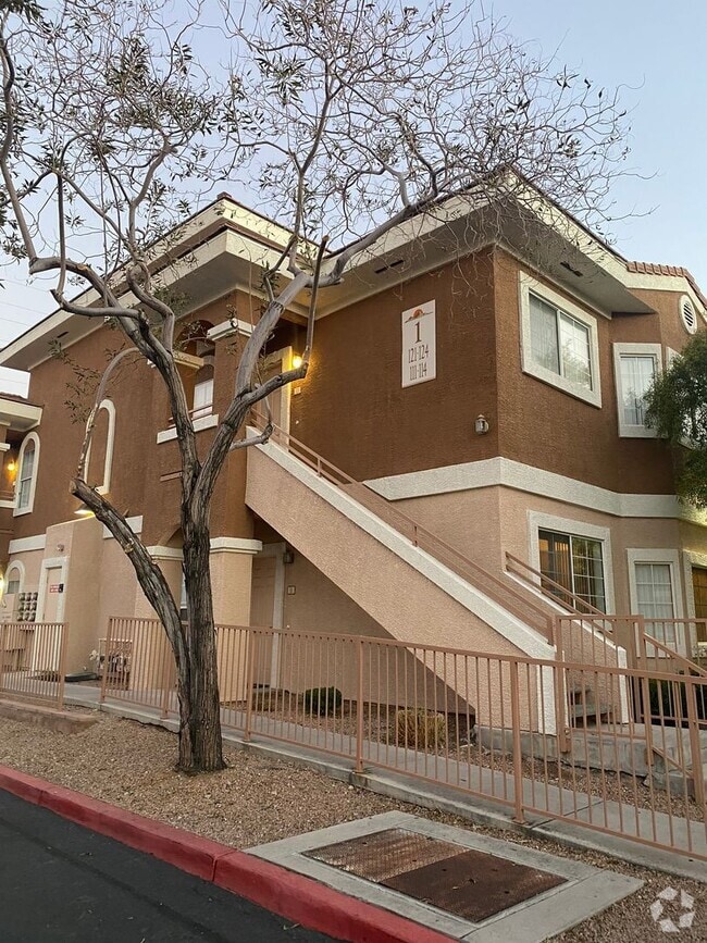 Building Photo - 830 Carnegie St