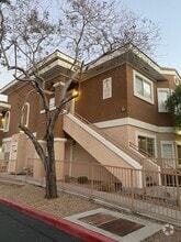 Building Photo - 830 Carnegie St