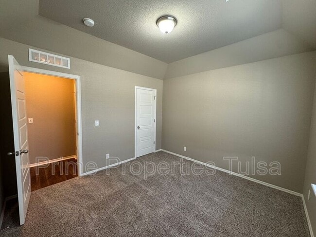 Building Photo - 7301 S Magnolia Ave