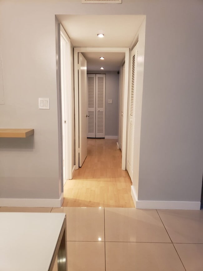 Foto del edificio - 600 NE 36th St