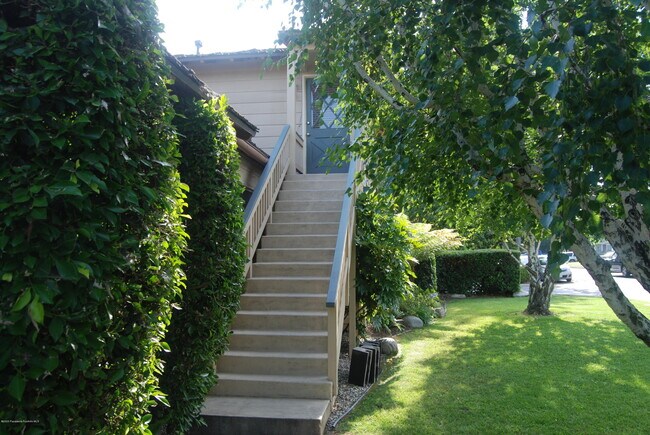 Building Photo - 525 N Santa Anita Ave