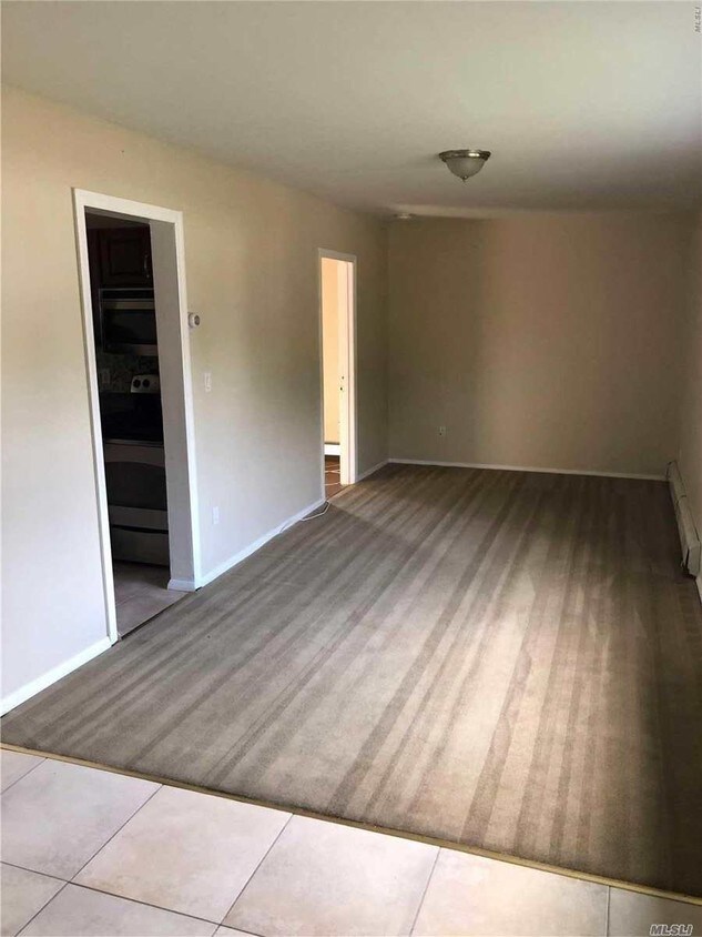 Foto principal - 300 Islip Blvd