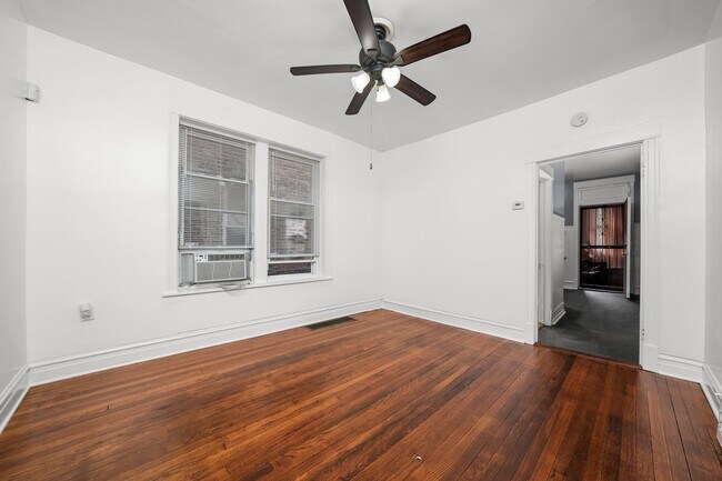Foto del edificio - 212 N Kilbourn Ave