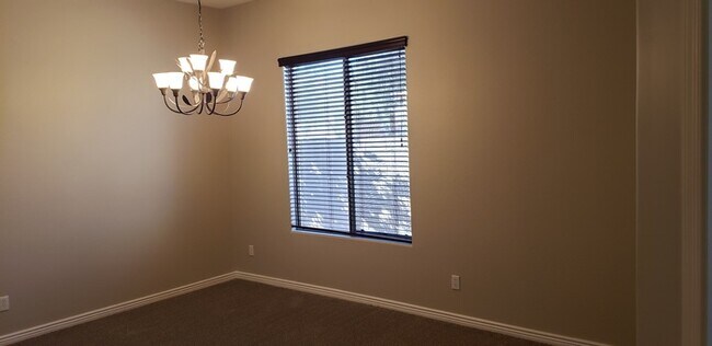 Building Photo - Foothills Reserve 4 bed + Office with Pool