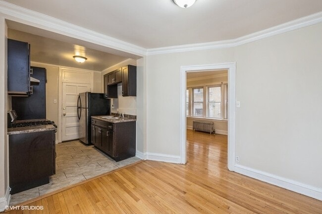 Building Photo - 1725 W 91st St