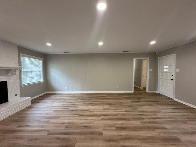 Foto del edificio - Tour Today! Stunning Remodel in South Tyle...