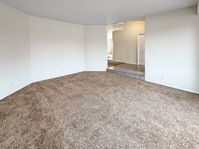 Building Photo - Spacious 3-Bedroom Home with 3-Car Garage, Fenced Yard & Easy Commute to Downtown Boise & BSU