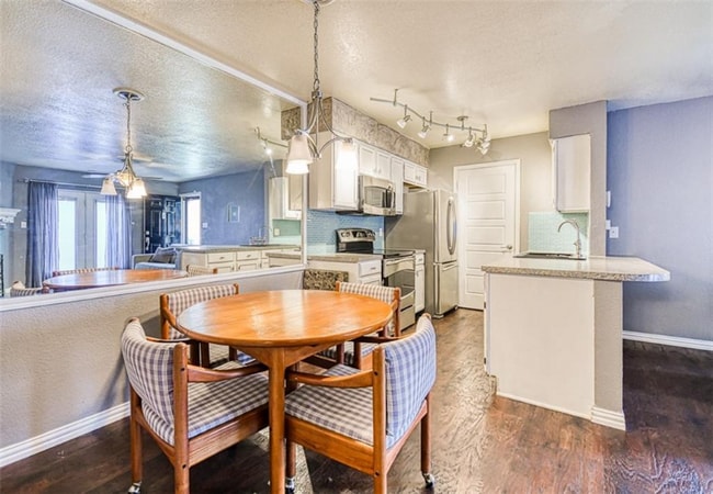 Building Photo - 3000 Chautauqua Ave