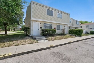 Building Photo - 688 Leslie Ct