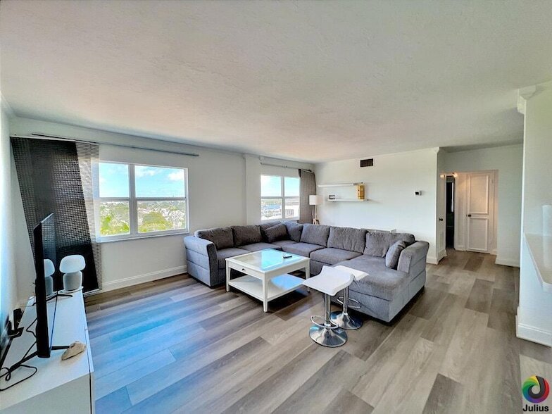 Photo - 2555 NE 11th Street Unit 809