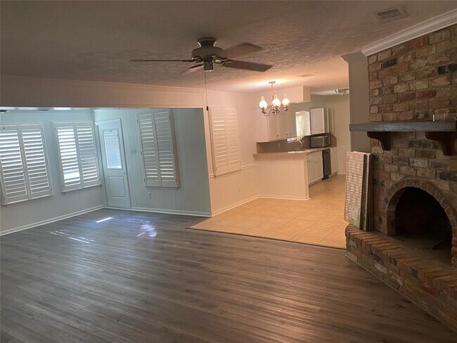 Building Photo - 1417 Drexel Dr