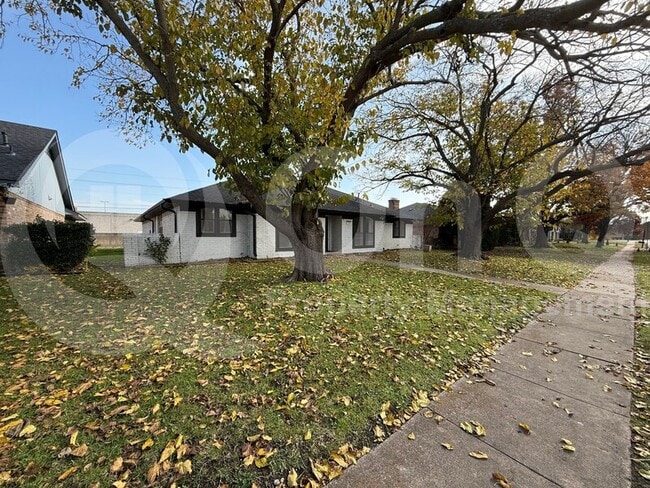 Building Photo - 1309 Buckingham Pl