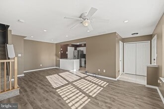 Building Photo - 4702 Grenwich Ln