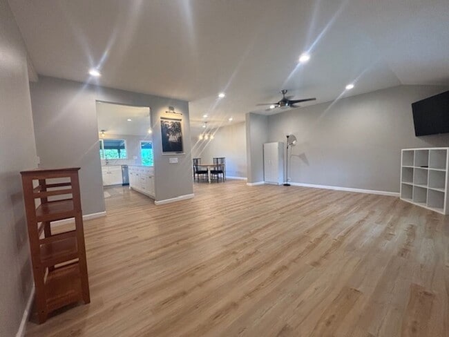 Foto del edificio - Gorgeous Four Bedroom / Two Bathroom On Usable Acreage