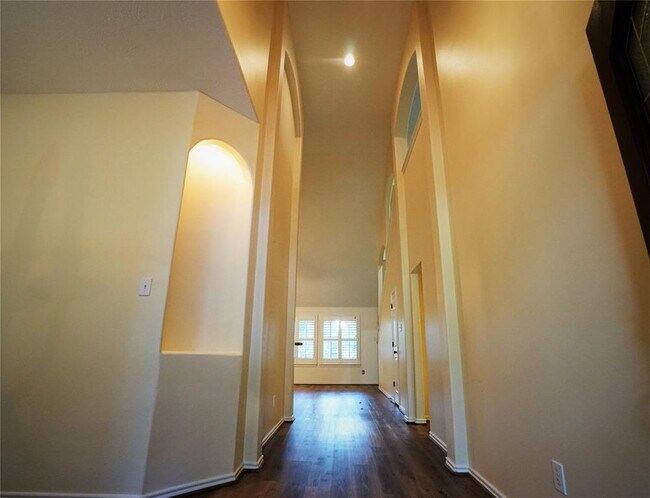 Building Photo - 128 S Queenscliff Cir