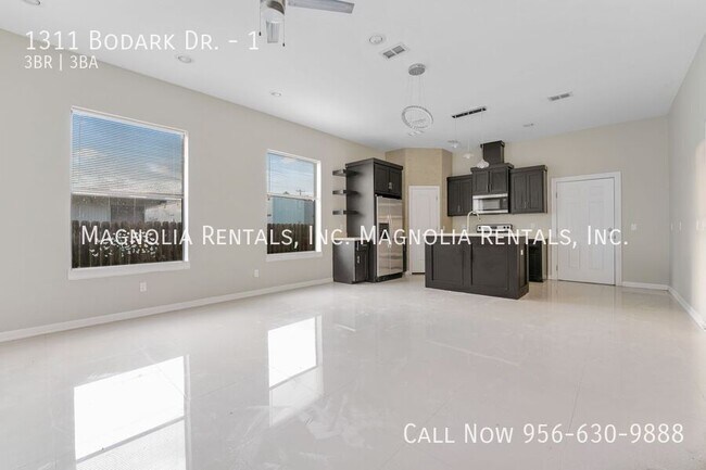Foto del edificio - 1311 Bodark Dr