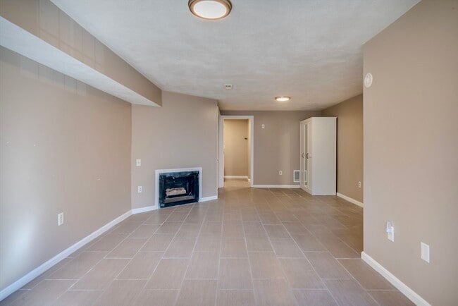 Building Photo - 433 Farrwood Dr