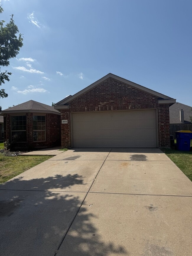 Building Photo - 2815 Briarbrook Dr