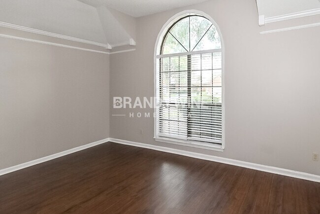 Foto del edificio - *** 1 month FREE RENT!!! ***