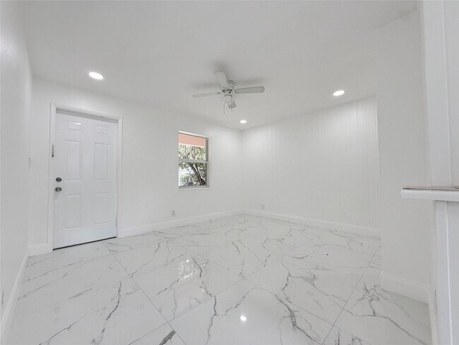 Foto del edificio - 1850 Rodman St