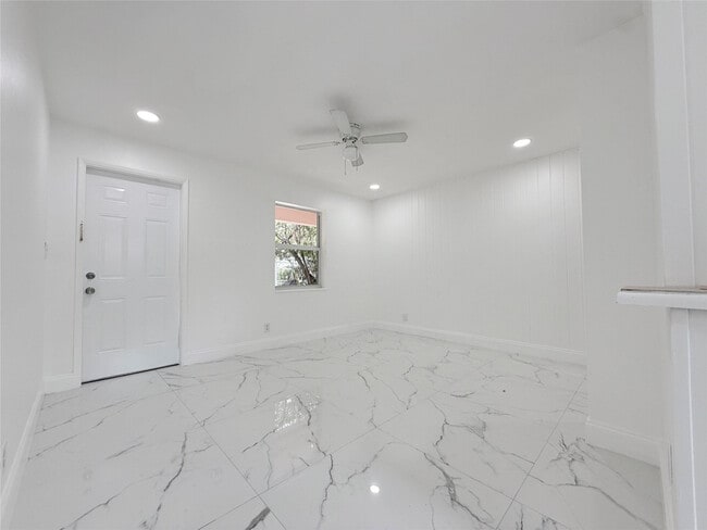 Building Photo - 1850 Rodman St