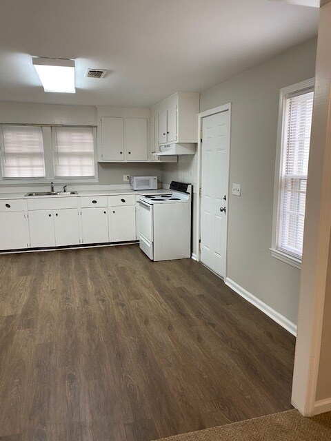 Building Photo - 1313 E Lydia Hwy