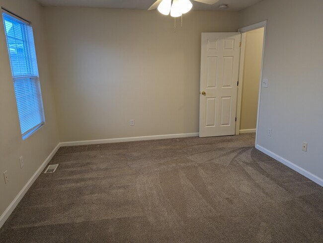 Segundo dormitorio - 207 W Nicholas Dr