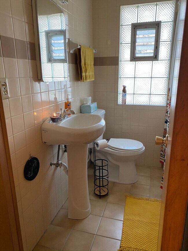 Foto del edificio - 3700-3702 N Morris Blvd