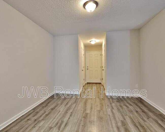 Foto del edificio - 8240 Free Ave