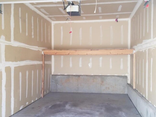 Building Photo - 640 Gooseberry Dr