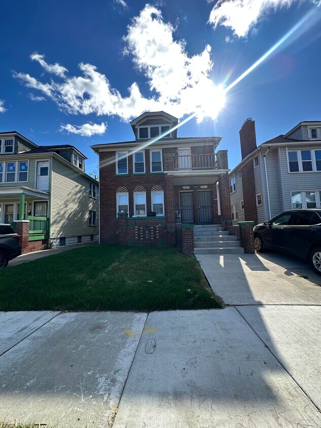 Foto principal - 2471 Ford St