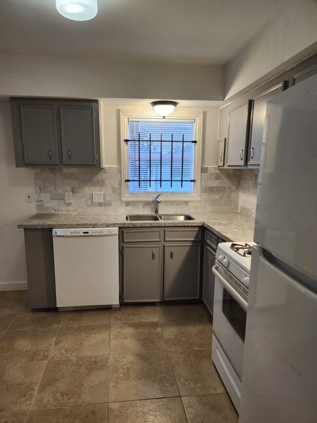 Building Photo - 5309 Ricky St