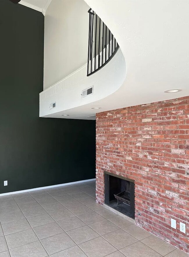 Building Photo - 2110 Indian Dr