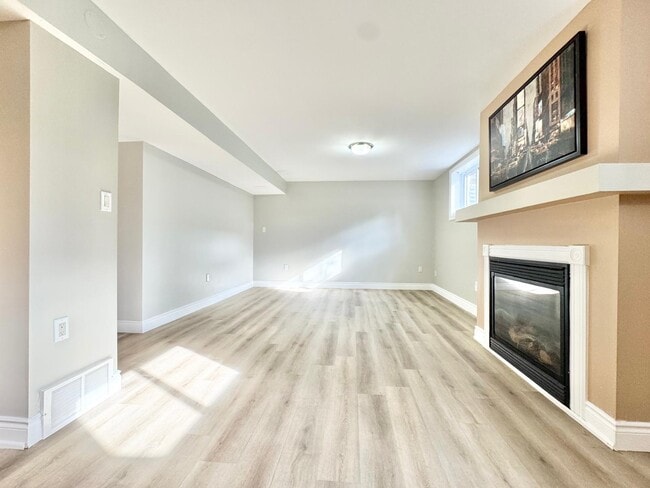 Building Photo - 4 Lindan St